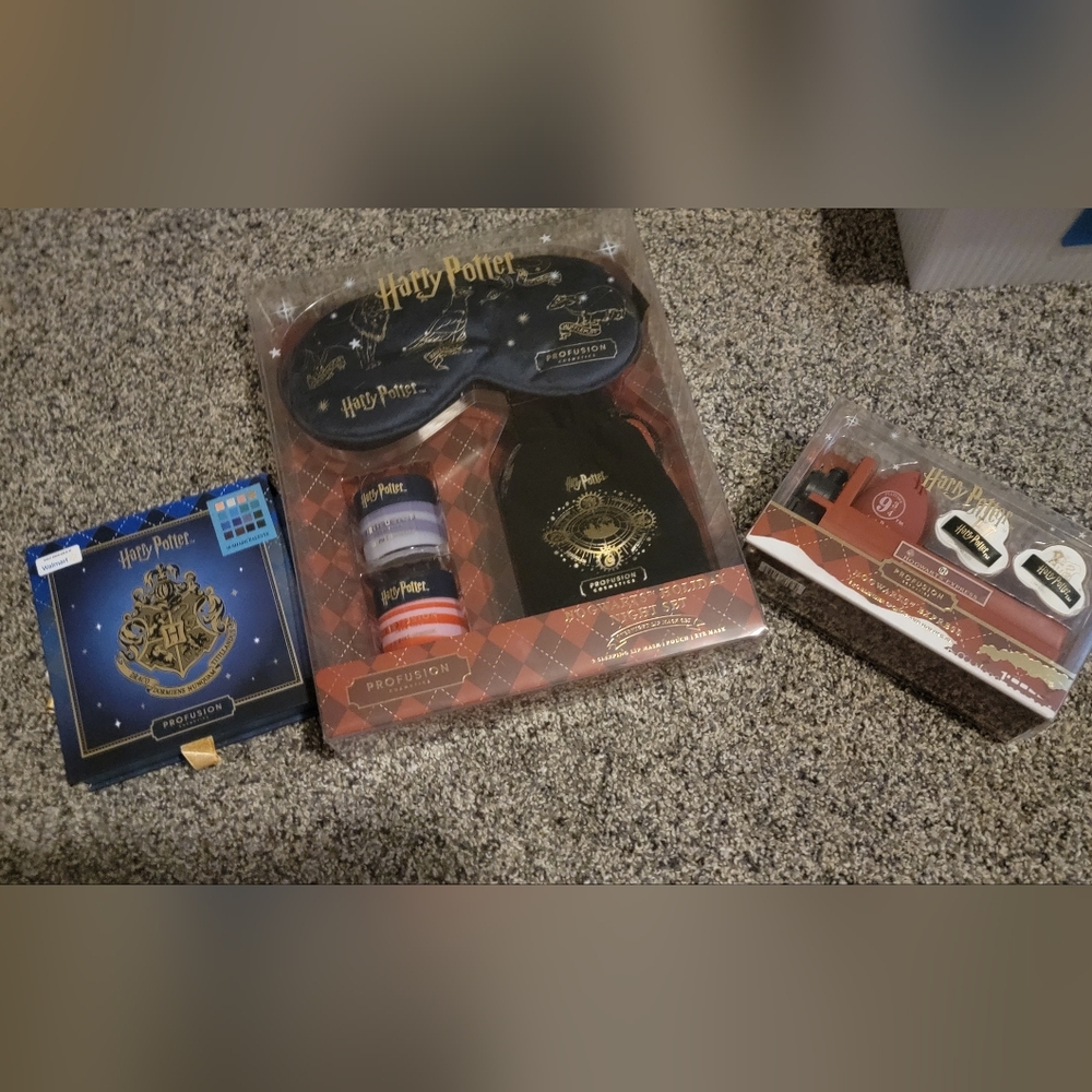 Harry Potter Gift Set with Eye Mask and Socks